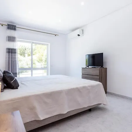 Downtown Lovers By Seewest *