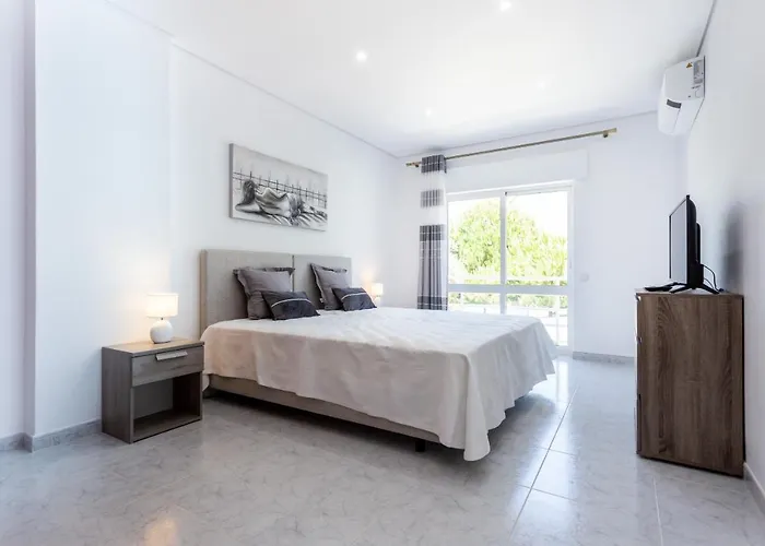 Downtown Lovers By Seewest