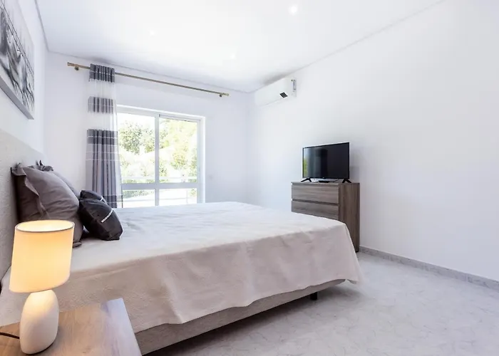 Downtown Lovers By Seewest *