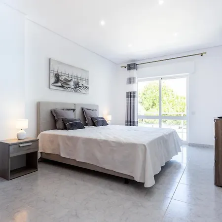 Downtown Lovers By Seewest