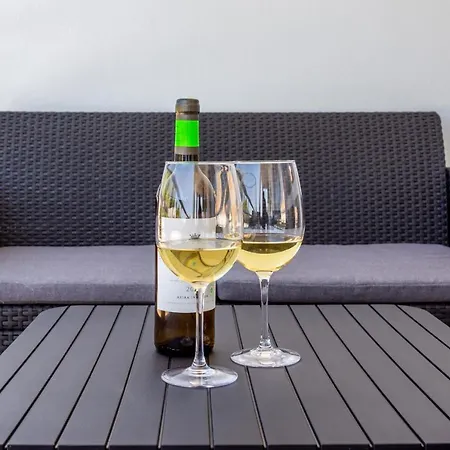 Downtown Lovers By Seewest Лагуш