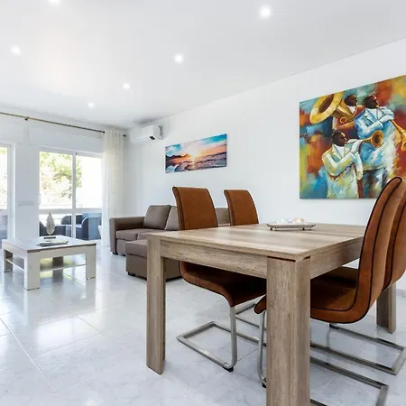 Downtown Lovers By Seewest